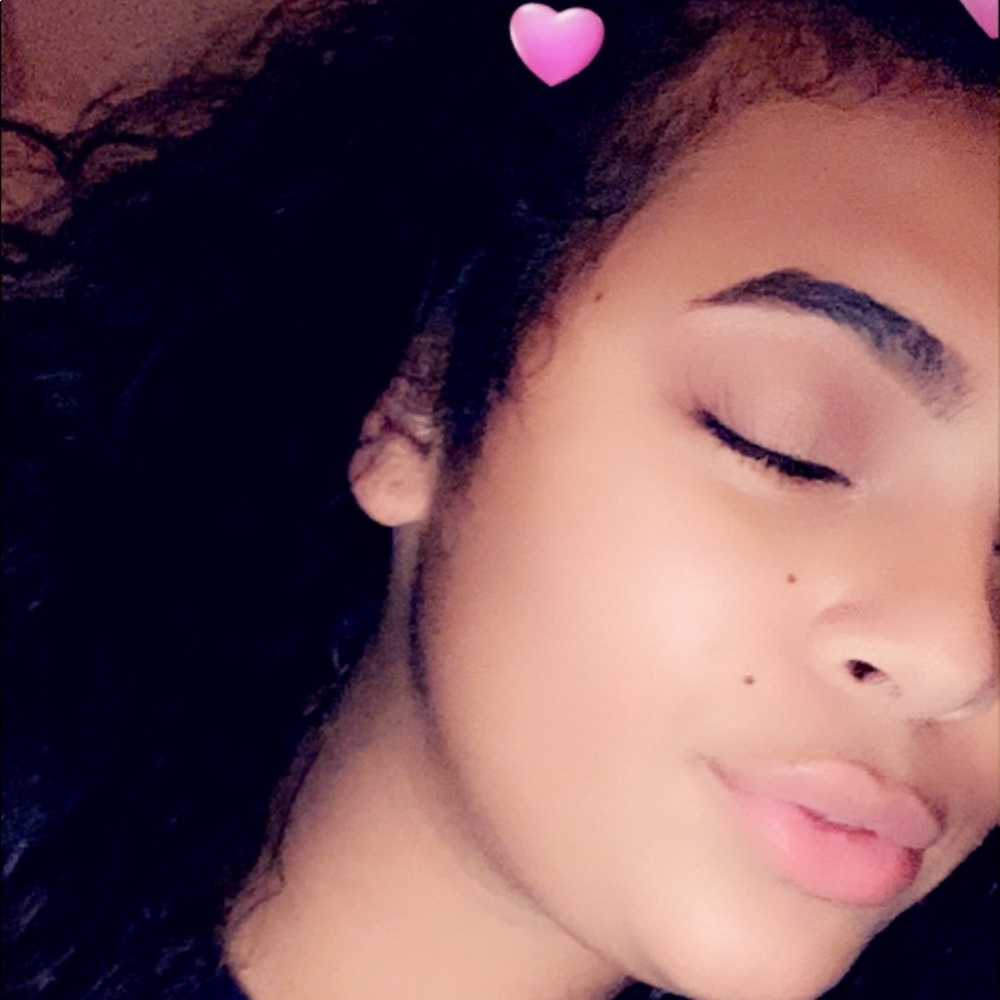 Meet your Posher, Alexis